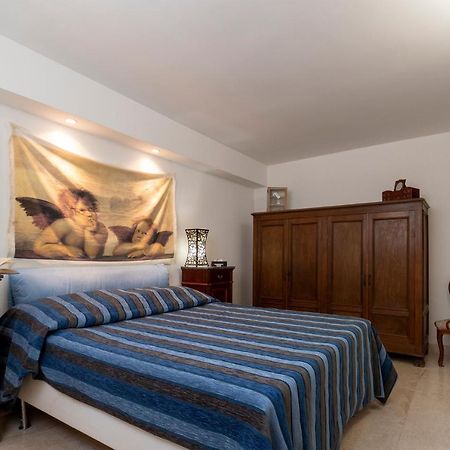 Charming Seafront Apartment With Garden And Patio Fertilia Exterior foto